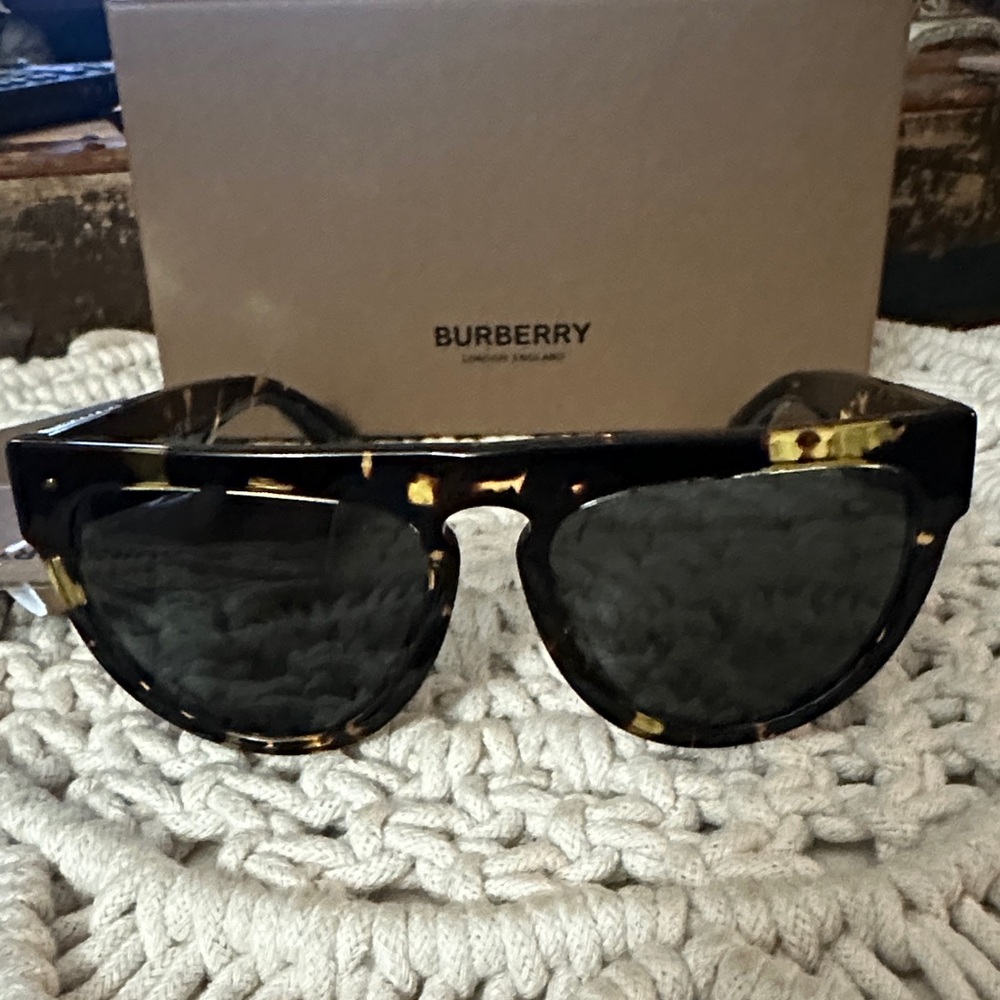Burberry Black and Brown Sunglasses - Picture 3 of 12